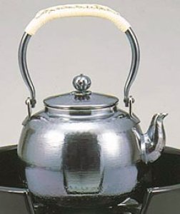 画像1: 【茶道具】　銀瓶　いぶし仕上　５合　 *燻*　お取り寄せ (1)