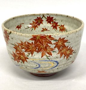 画像1: 【茶道具】【限定3】　灰釉　紅葉に流水図　茶碗　*中村良二*　 (1)