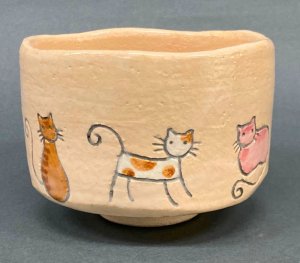 画像1: 【茶道具】猫のおでかけ　楽茶碗　　　　　　　*楽入窯*　　 (1)