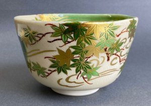 画像1: 【茶道具】　仁清写　織部釉　青楓に流水図　茶碗　【現品限り】　　　　*玄山*富永*冨永玄山 (1)