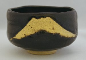 画像1: 【茶道具】了入作写　黒楽　富士の絵　茶碗　（初夢）令和7年御題にも　　　　*佐々木昭楽*　　*勅題「夢」　 (1)