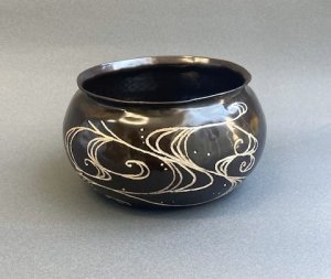 画像1: 【茶道具】毛織　光琳水彫　建水　　　　　　　　　　　　*宗林*毛織*流水 (1)