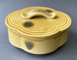 美品 茶道具 景陶造 織部 松皮菱 手鉢 菓子器 陶印 共箱 美品 茶道具 景陶造 織部 松皮菱 手鉢 菓子器 陶印