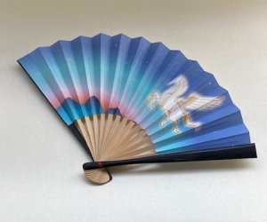 画像1: 【茶道具】黒染　5寸　扇子　天馬　　　　　　　*干支*馬*午*扇子　 (1)