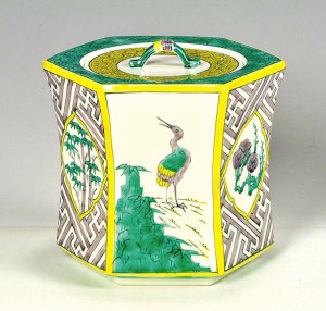 画像1: 【お取り寄せ商品】淡々斎好写　九谷　六角水指　　　　　　　　*手塚祥堂* (1)