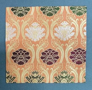 画像1: 【茶道具】茜地　牡丹轡唐華文　古帛紗　　　　　　*北村徳斎*正絹*古袱紗*古服紗*錦織 (1)