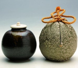 画像1: 【茶道具】　茶入　「京極茄子」写　　笹田有祥　　*名物茶入*徳川美術館 (1)