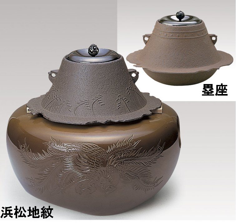 直送可浜松地紋？ 富士釜添？ 鳳凰風炉 茶道具 風炉釜 茶釜 サビ/汚れ有 箱無し 箱無し 中古品 JUNK！ 現状渡し 一切返品不可で！ 釜