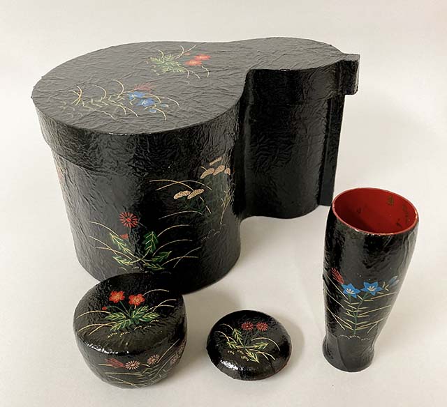 【現品限り】【茶道具】　春秋蒔絵　一閑塗　瓢形　茶箱　（一閑塗　蒔絵3点付）