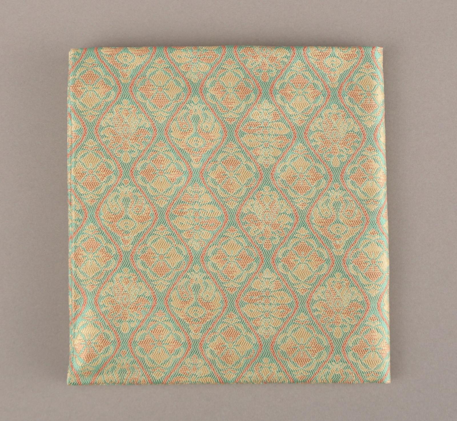 茶道具】出帛紗 立涌草花文 紹巴 *土田友湖* 出袱紗*出服紗*